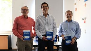 paulo-flores-horacio-neto-e-mario-vestias-lancam-livro-sintese-de-alto-nivel-em-fpga