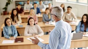 deec-call-estao-abertos-3-concursos-para-docente