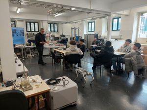 visita-dos-alunos-do-curso-profissional-de-inovacao-e-tecnologia-em-pedra-natural-ao-der